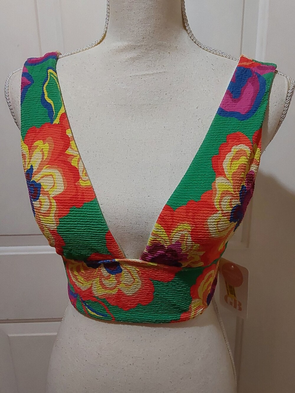 🌺 NWT Gianni Bini (GB) Bright Floral Deep V Crop/Swim Top